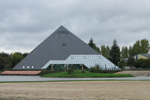 Détails : Photo de la Pyramide de Romorantin